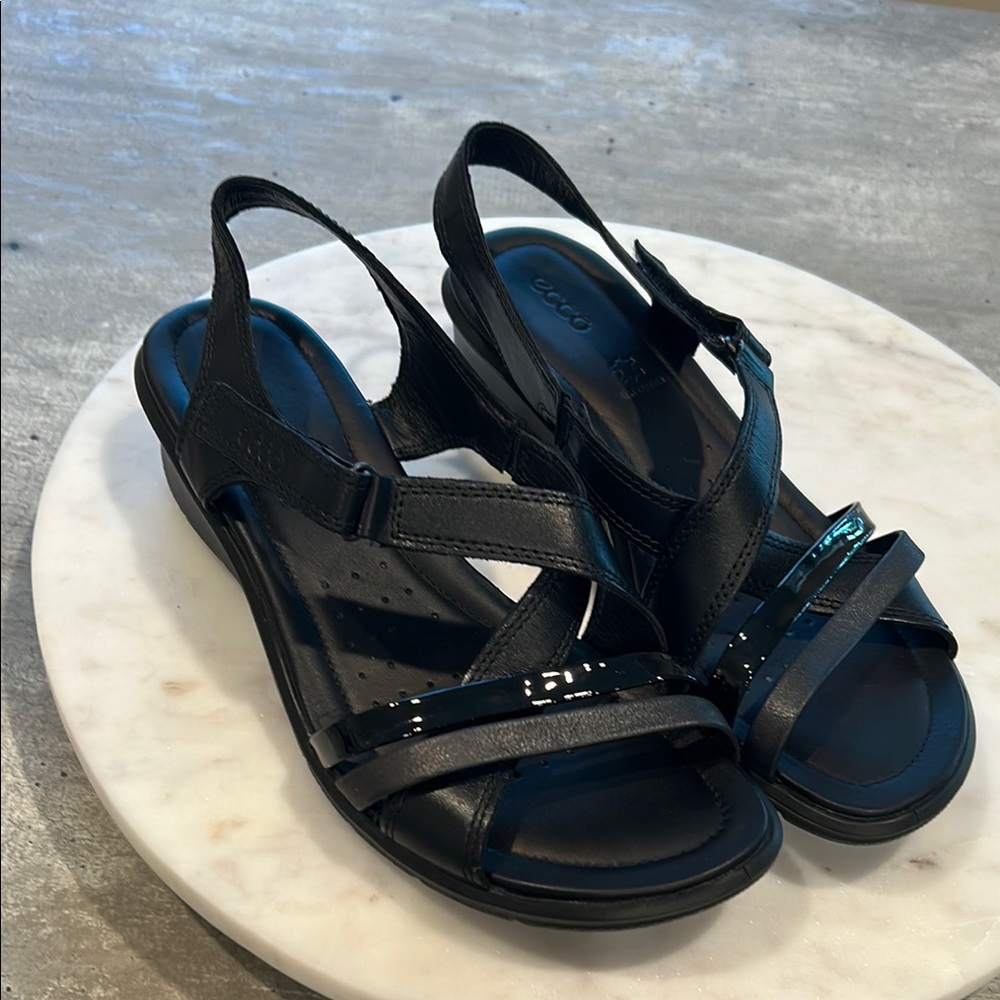 Ecco Leather Felicia Black wedges Sandal size 7